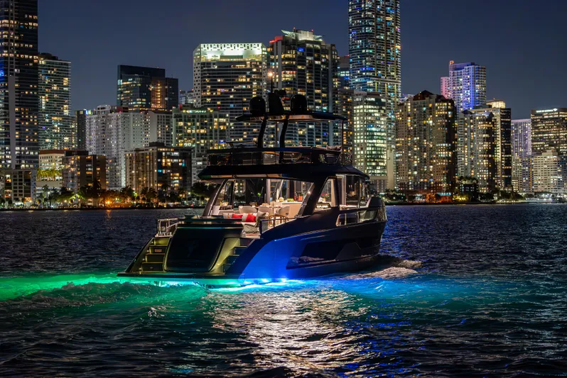  Yacht Photos Pics Explorer 62 EX 62 in Miami