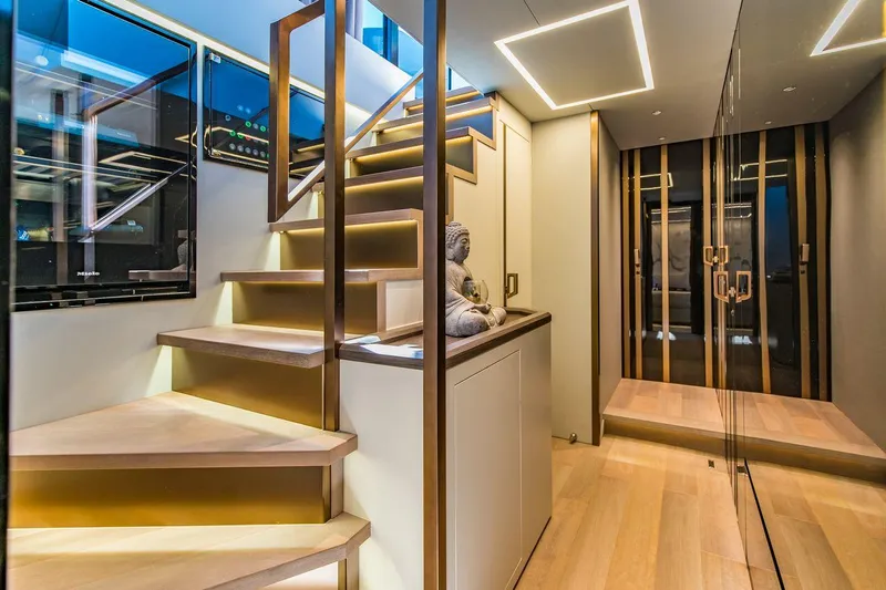  Yacht Photos Pics Explorer 62 EX 62