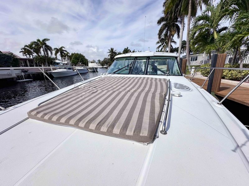 2008 Cruisers Yachts 390 Sports Coupe