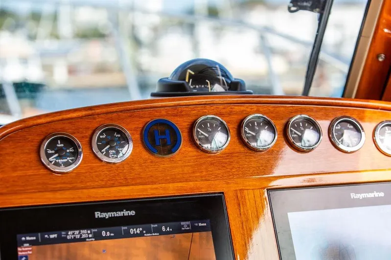Swift Yacht Photos Pics Hinckley Talaria 40 dashboard with gauges and Raymarine displays, 2005 model.