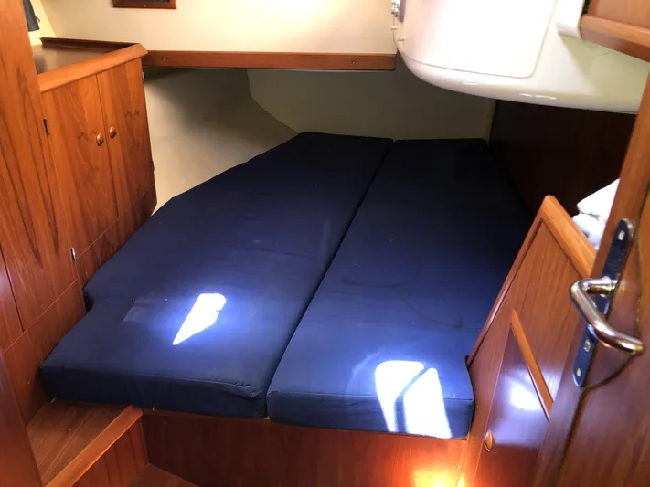 Ozymandias Yacht Photos Pics Cozy cabin interior of 2001 Jeanneau 45.2 sailboat with blue mattress.