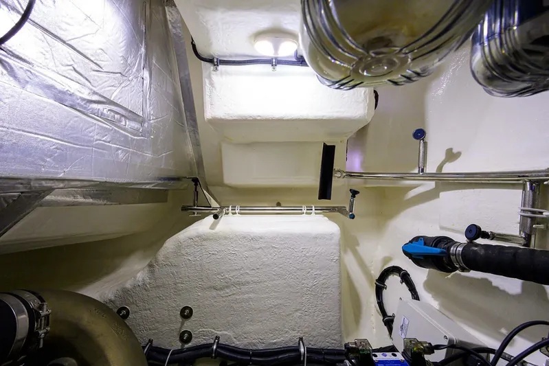 B-juled Yacht Photos Pics 2019 Riviera 5400 Sport Yacht - Image 89