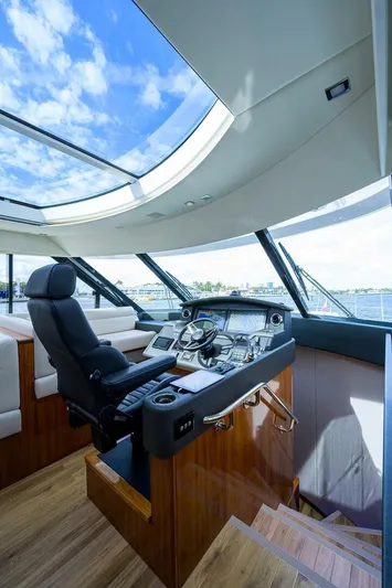 B-juled Yacht Photos Pics 2019 Riviera 5400 Sport Yacht - Image 48