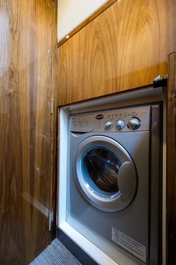 B-juled Yacht Photos Pics 2019 Riviera 5400 Sport Yacht - Image 55