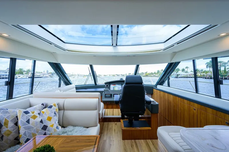 B-juled Yacht Photos Pics 2019 Riviera 5400 Sport Yacht - Image 46
