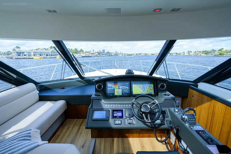 B-juled Yacht Photos Pics 2019 Riviera 5400 Sport Yacht - Image 50