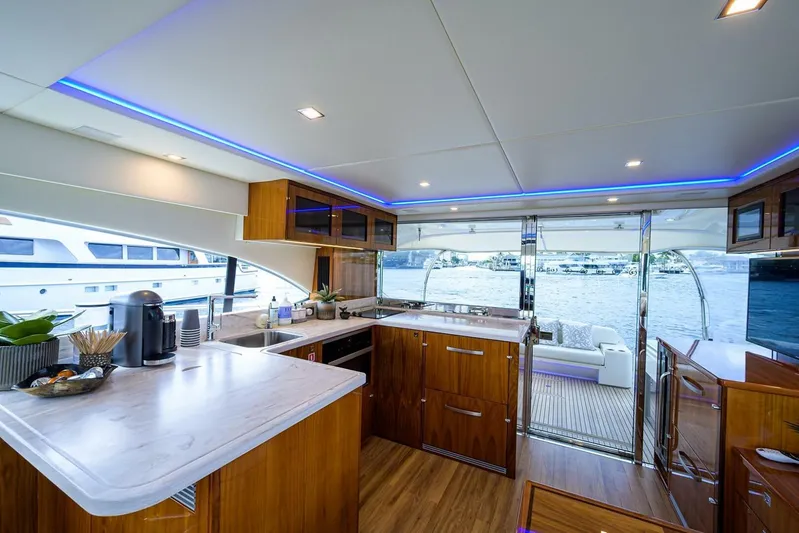 B-juled Yacht Photos Pics 2019 Riviera 5400 Sport Yacht - Image 35