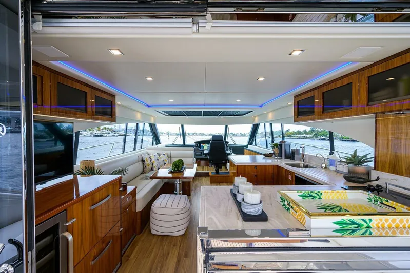 B-juled Yacht Photos Pics 2019 Riviera 5400 Sport Yacht - Image 30