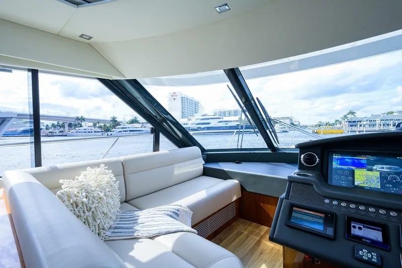 B-juled Yacht Photos Pics 2019 Riviera 5400 Sport Yacht - Image 54