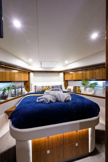 B-juled Yacht Photos Pics 2019 Riviera 5400 Sport Yacht - Image 68