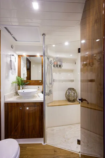 B-juled Yacht Photos Pics 2019 Riviera 5400 Sport Yacht - Image 73