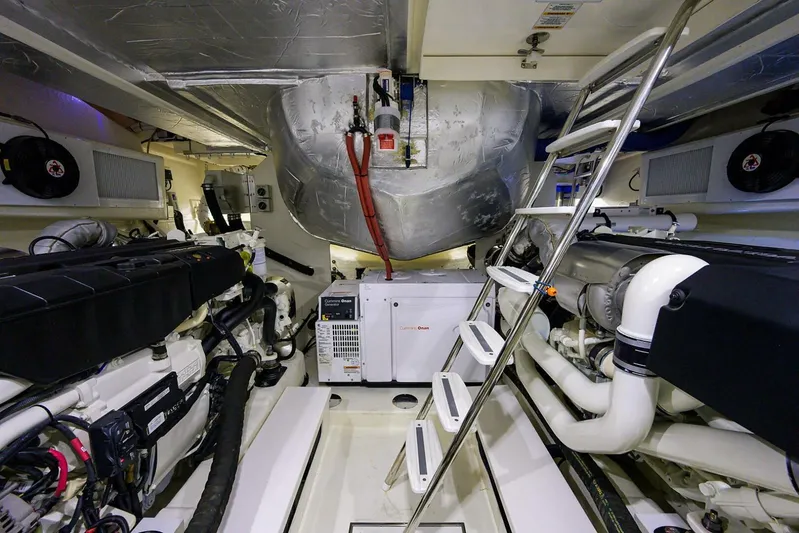 B-juled Yacht Photos Pics 2019 Riviera 5400 Sport Yacht - Image 80