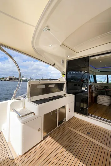 B-juled Yacht Photos Pics 2019 Riviera 5400 Sport Yacht - Image 23