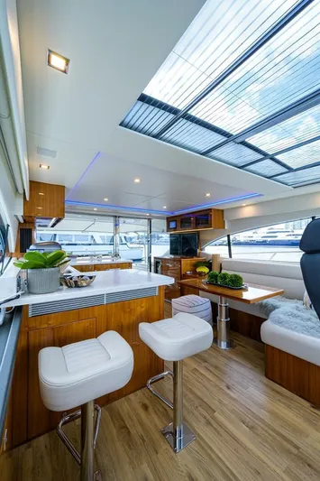 B-juled Yacht Photos Pics 2019 Riviera 5400 Sport Yacht - Image 40