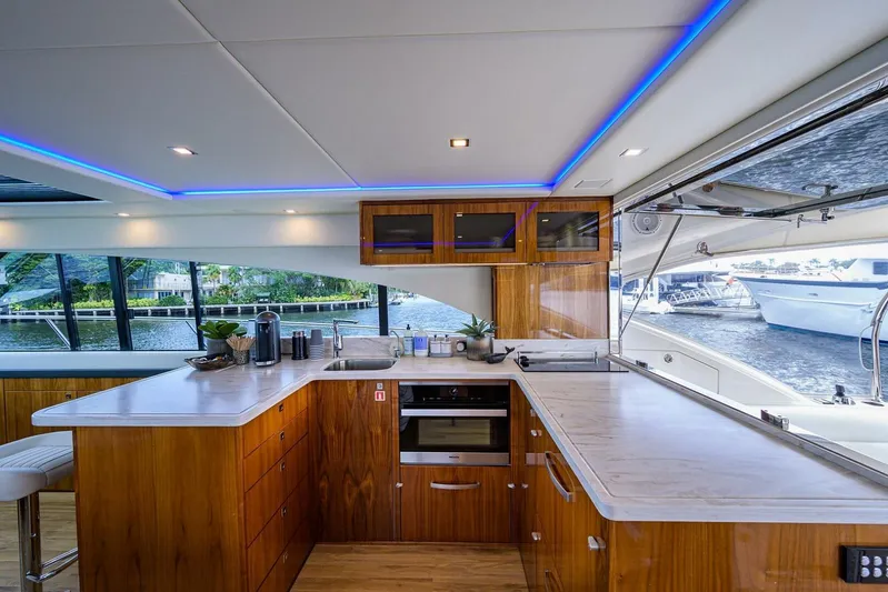 B-juled Yacht Photos Pics 2019 Riviera 5400 Sport Yacht - Image 34