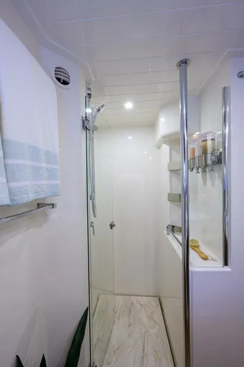 B-juled Yacht Photos Pics 2019 Riviera 5400 Sport Yacht - Image 67