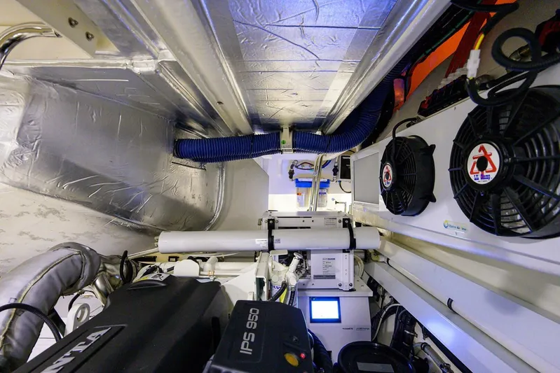 B-juled Yacht Photos Pics 2019 Riviera 5400 Sport Yacht - Image 87