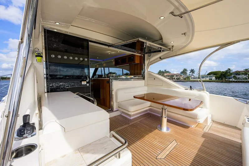 B-juled Yacht Photos Pics 2019 Riviera 5400 Sport Yacht - Image 28
