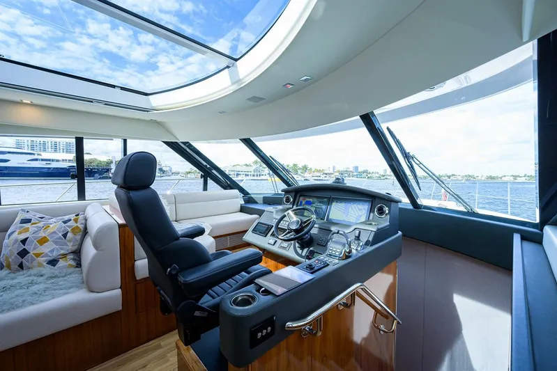 B-juled Yacht Photos Pics 2019 Riviera 5400 Sport Yacht - Image 47