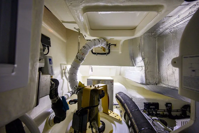 B-juled Yacht Photos Pics 2019 Riviera 5400 Sport Yacht - Image 92