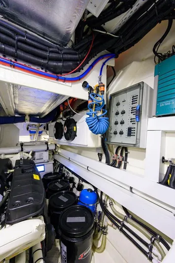 B-juled Yacht Photos Pics 2019 Riviera 5400 Sport Yacht - Image 86