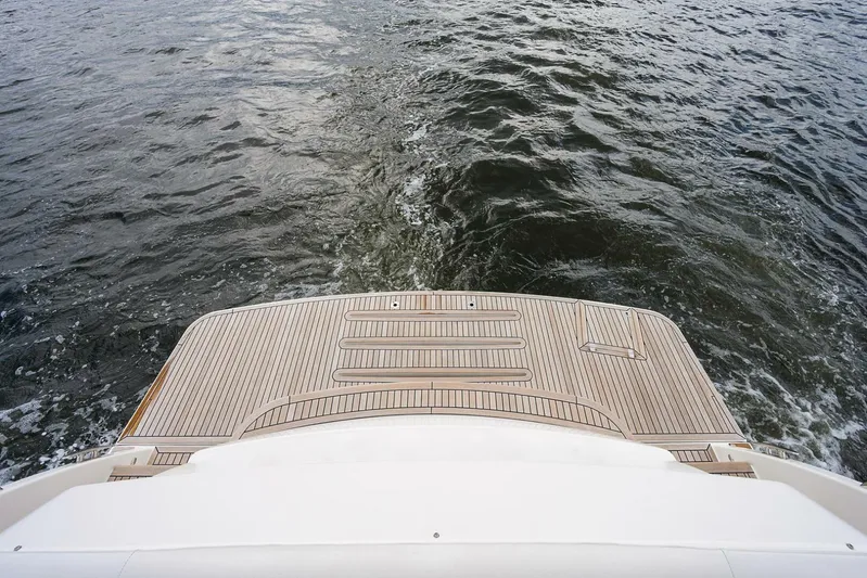 B-juled Yacht Photos Pics 2019 Riviera 5400 Sport Yacht - Image 18