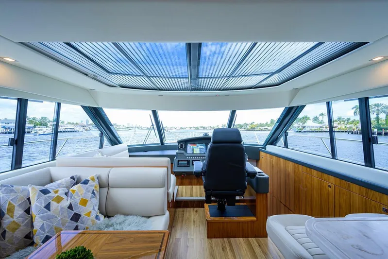 B-juled Yacht Photos Pics 2019 Riviera 5400 Sport Yacht - Image 45