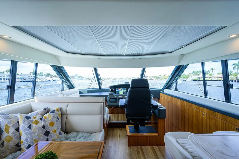 B-juled Yacht Photos Pics 2019 Riviera 5400 Sport Yacht - Image 44