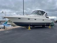 2003 Cruisers Yachts 3372