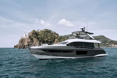 Yacht