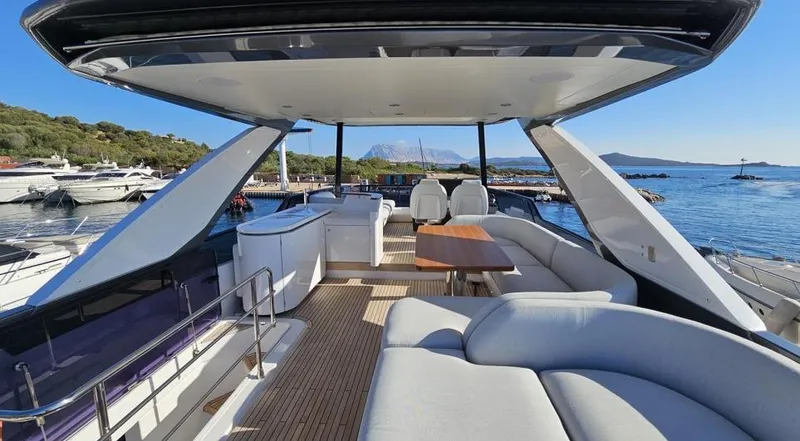  Yacht Photos Pics Azimut Fly 68 - D Yachts