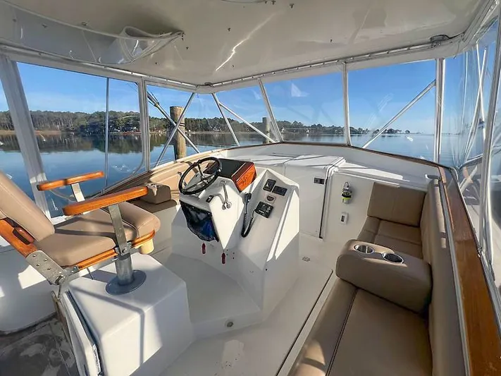 Precedent Yacht Photos Pics Interior of a 1998 Jersey Cape 36 Express yacht.