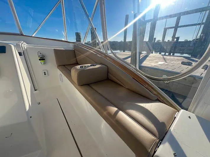 Precedent Yacht Photos Pics Interior of 1998 Jersey Cape 36 Express with sunlight.