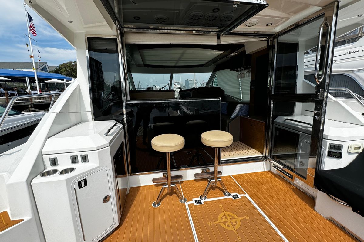 2014 Cruisers Yachts 45 
