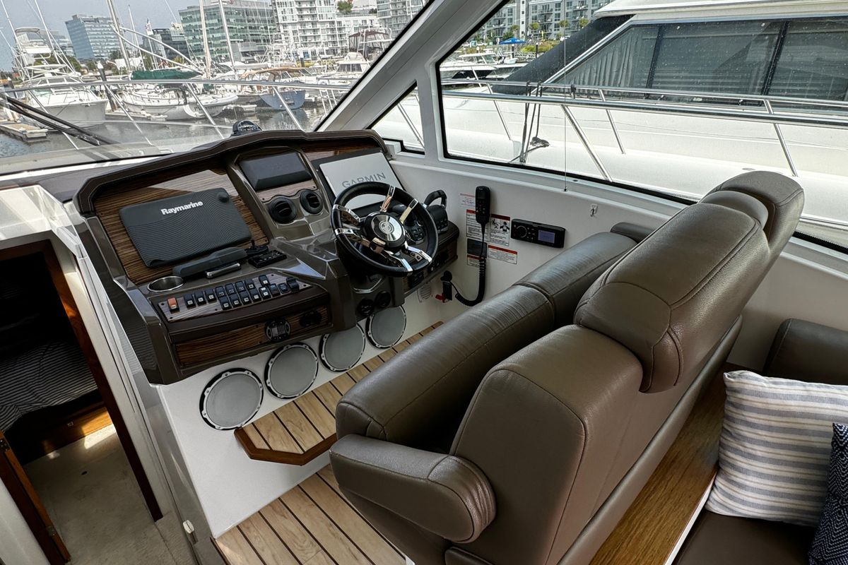 2014 Cruisers Yachts 45 