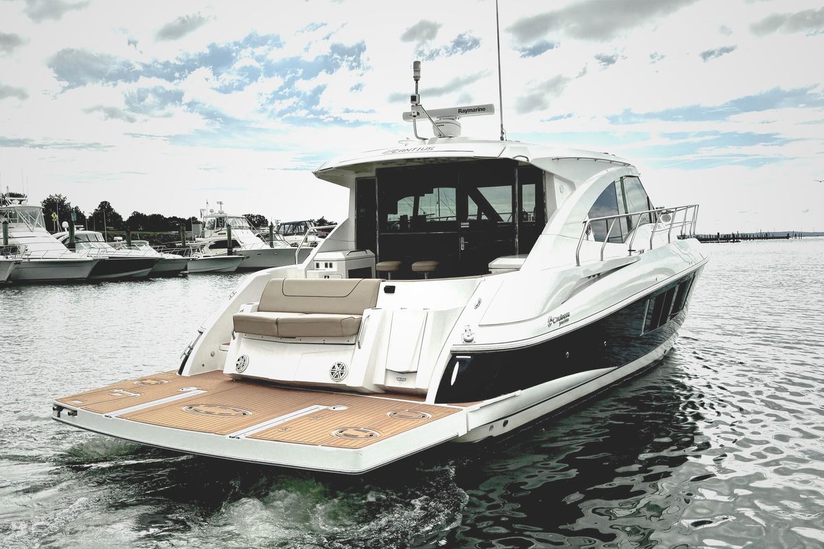 2014 Cruisers Yachts 45 