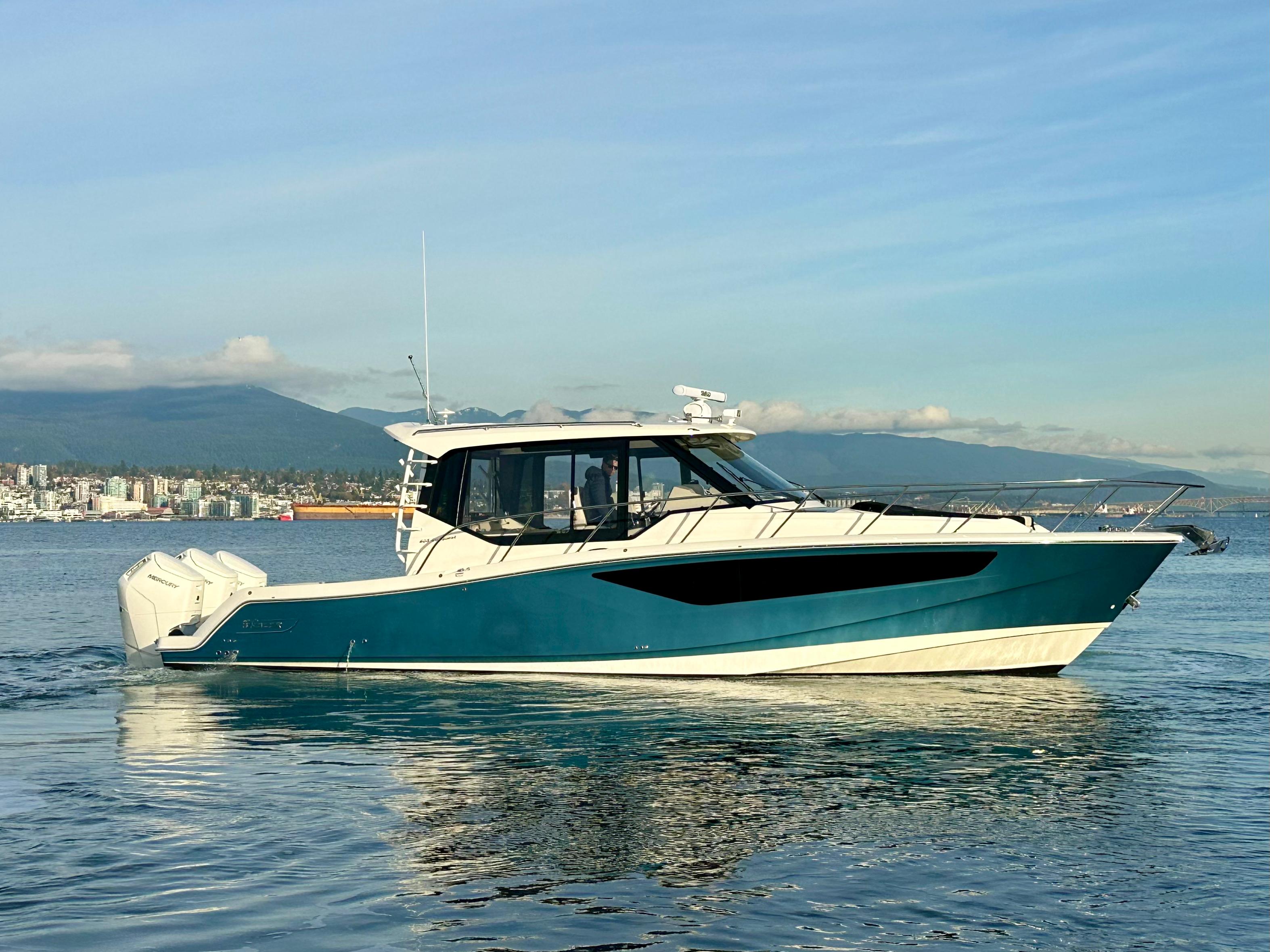 2024 Boston Whaler 405 Conquest Walkaround for sale - YachtWorld