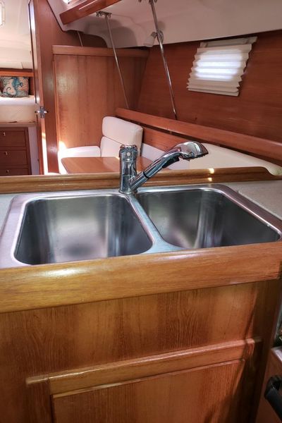 2004 Catalina 350