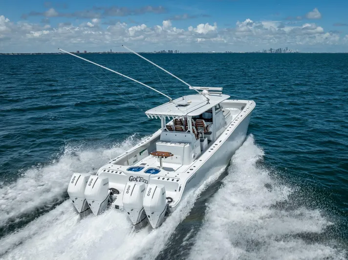  Yacht Photos Pics Freeman 43 boat cruising on open water, 2023 model, with powerful engines.