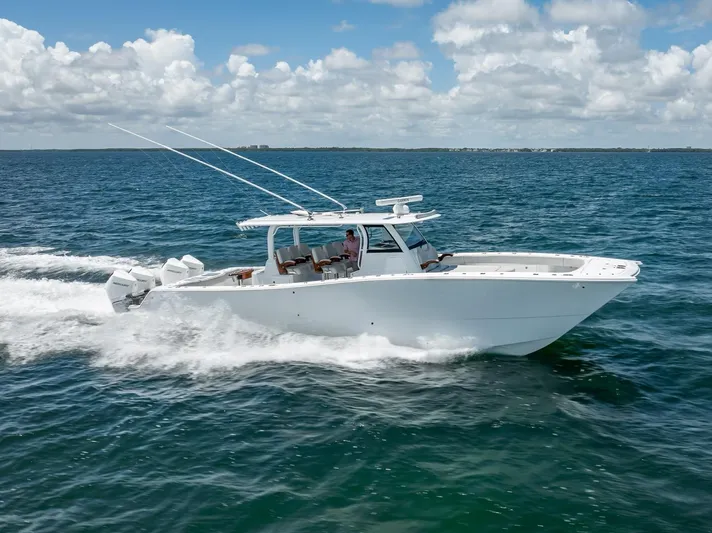  Yacht Photos Pics Freeman 43 boat cruising on open water, 2023 model, under a clear blue sky.