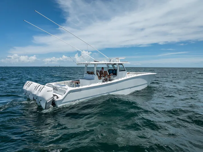  Yacht Photos Pics Freeman 43 boat cruising on open sea under clear blue sky, 2023 model.