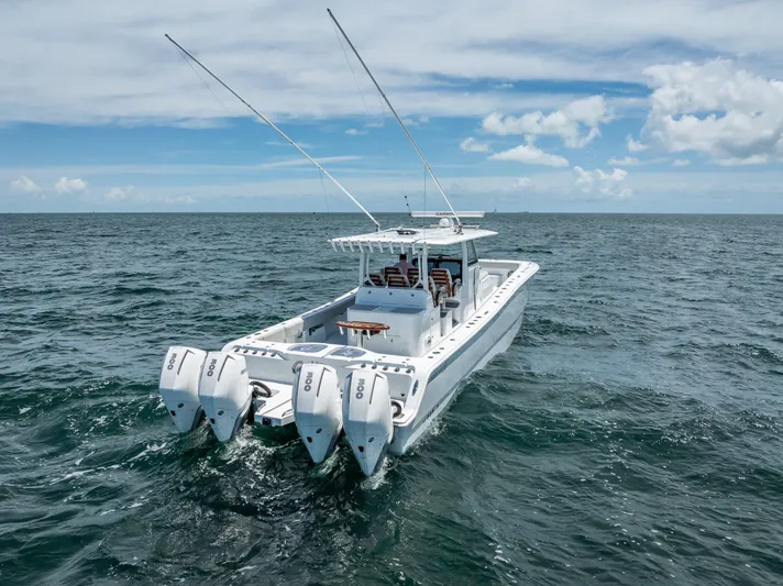  Yacht Photos Pics Freeman 43 boat with four engines cruising on open sea, 2023 model.