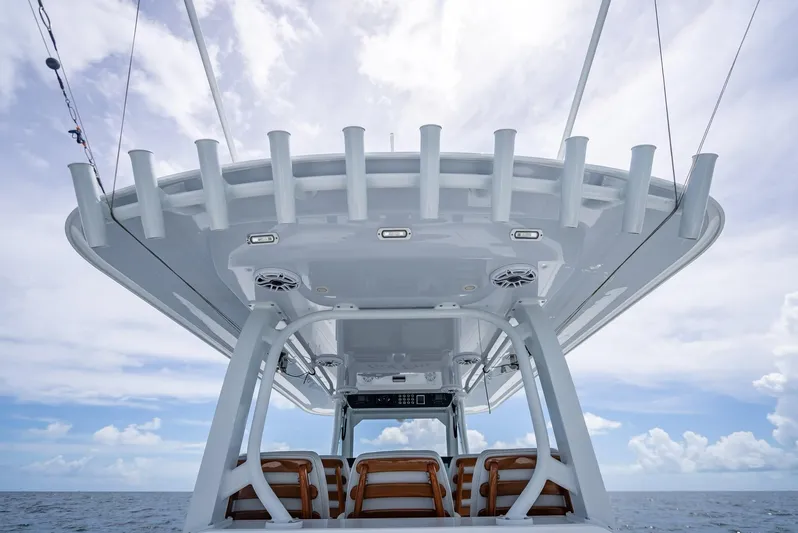  Yacht Photos Pics Freeman 43 boat, 2023 model, featuring sleek design and spacious seating under a clear sky.