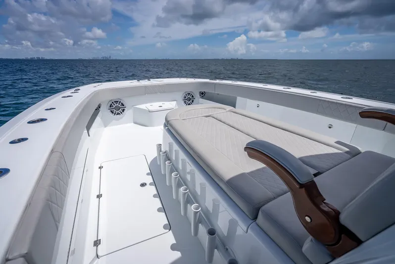  Yacht Photos Pics Freeman 43 boat interior, 2023 model, featuring spacious seating and ocean view.