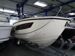 2023 Quicksilver Activ 875 Sundeck