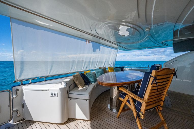 2001-94-ferretti-yachts-94-raised-pilot-house