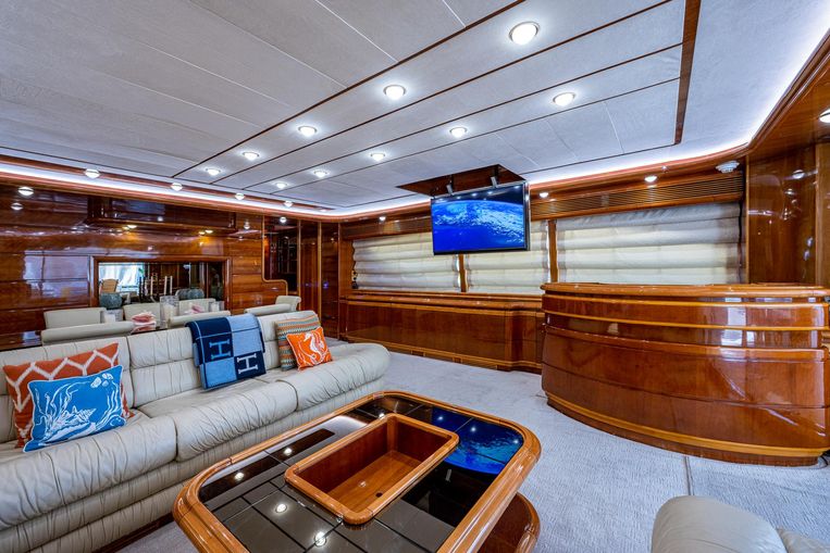 2001-94-ferretti-yachts-94-raised-pilot-house