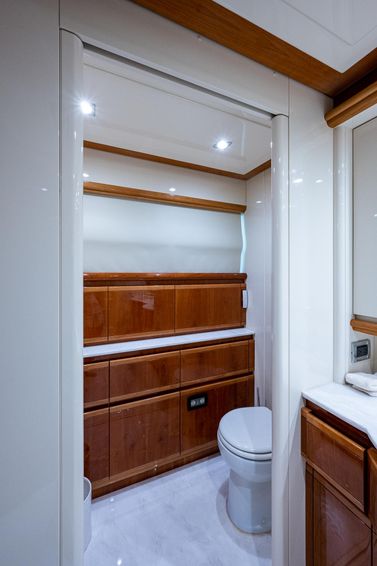 2001-94-ferretti-yachts-94-raised-pilot-house