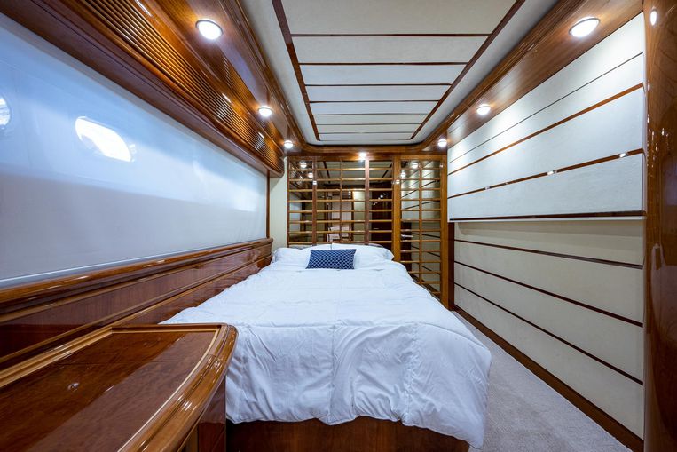 2001-94-ferretti-yachts-94-raised-pilot-house