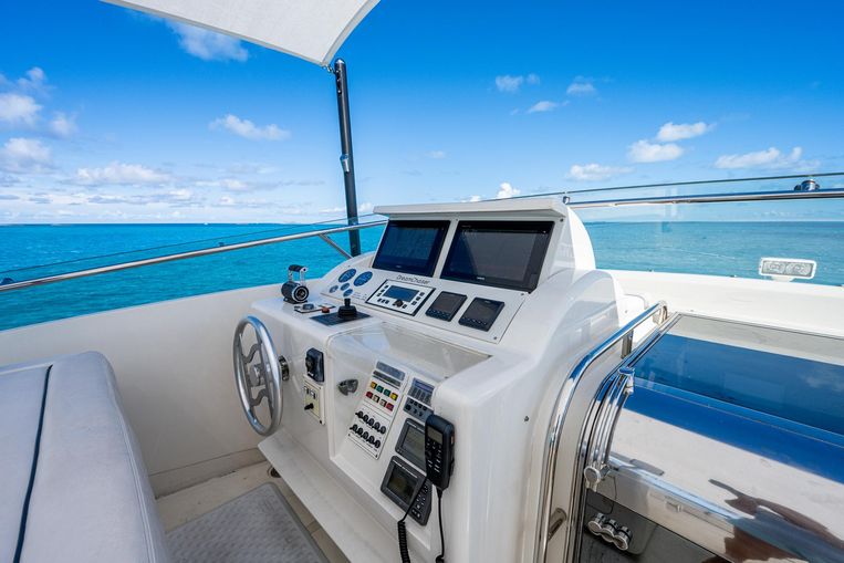2001-94-ferretti-yachts-94-raised-pilot-house